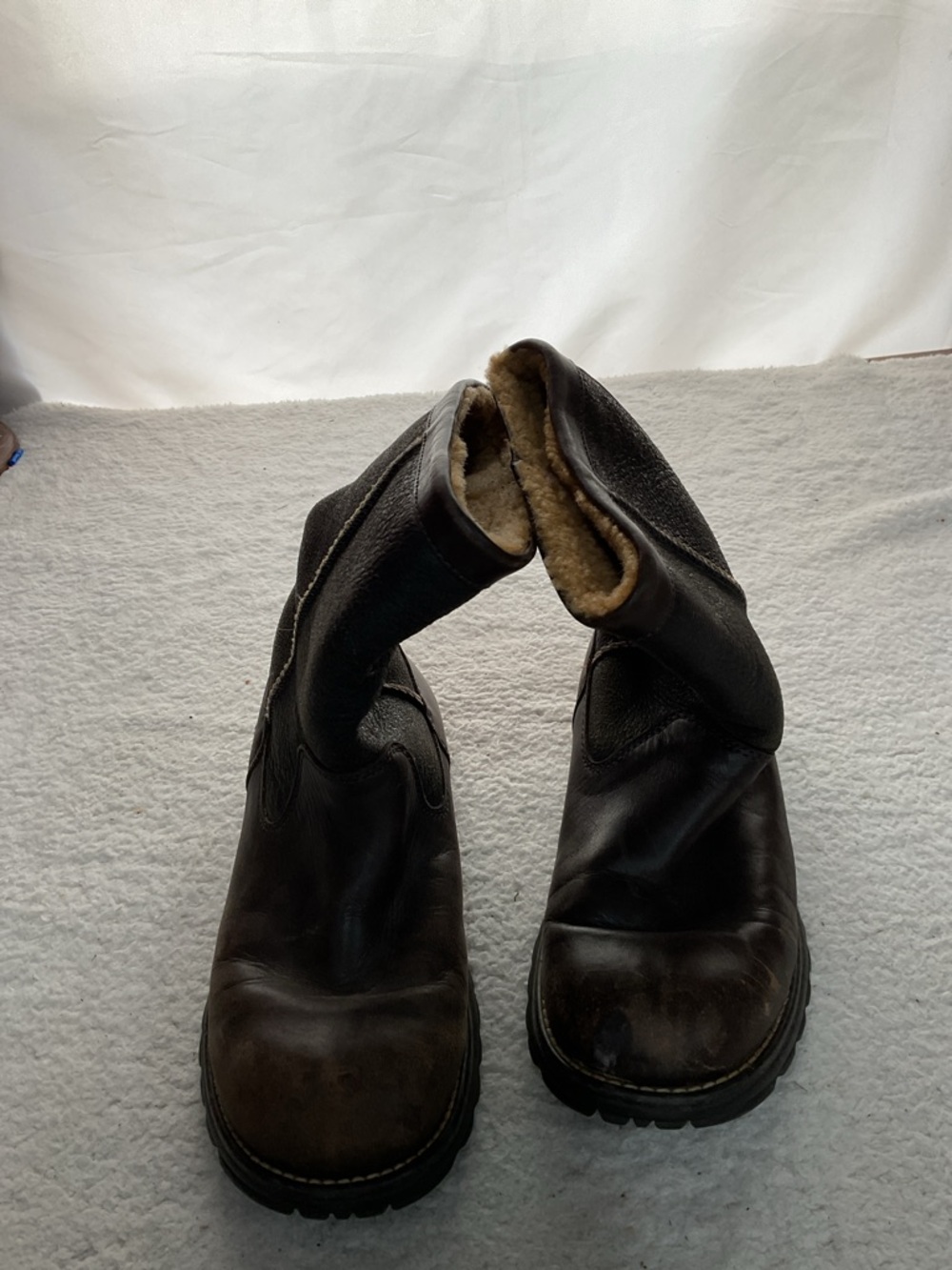 Men's Brown Leather UGG Boots with fur. - Picture 2 of 5
